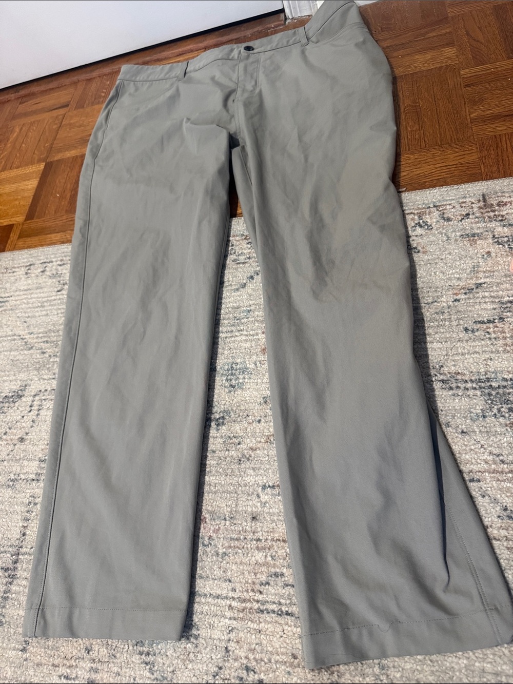 Vuori Men's Chinos in Light Gray